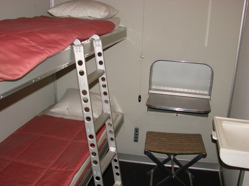 Cabin_of_Hindenburg_inside.jpg