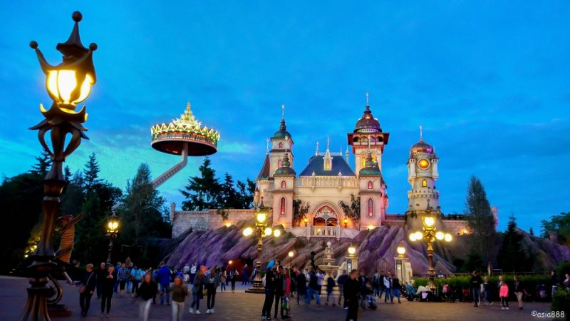 Efteling.thumb.jpg.b937ecd3fcfdc423f0a0cc33fe67ca59.jpg